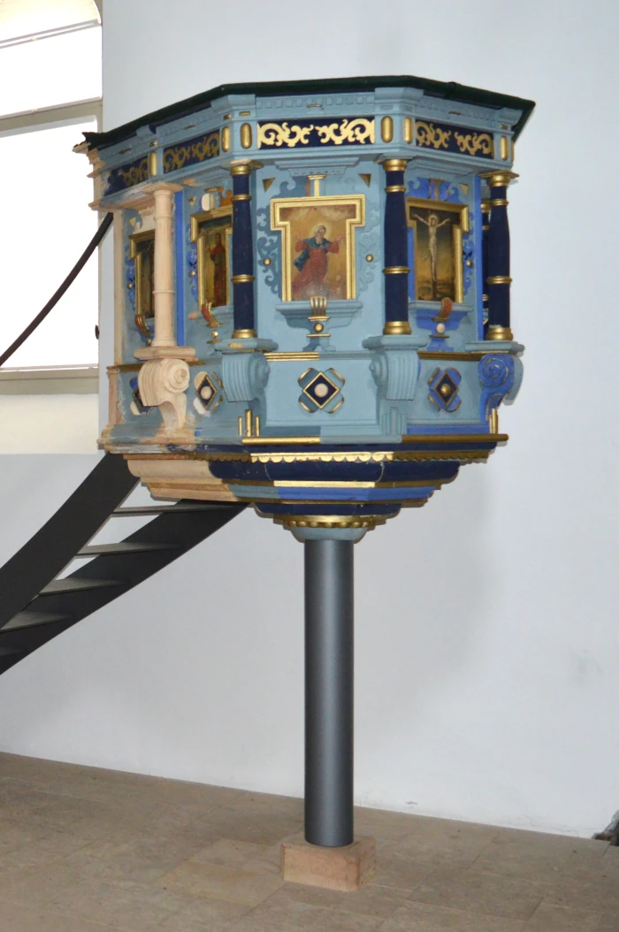 Kanzelkorb in der Kirche Wutha-Farnroda (während der Restaurierung)